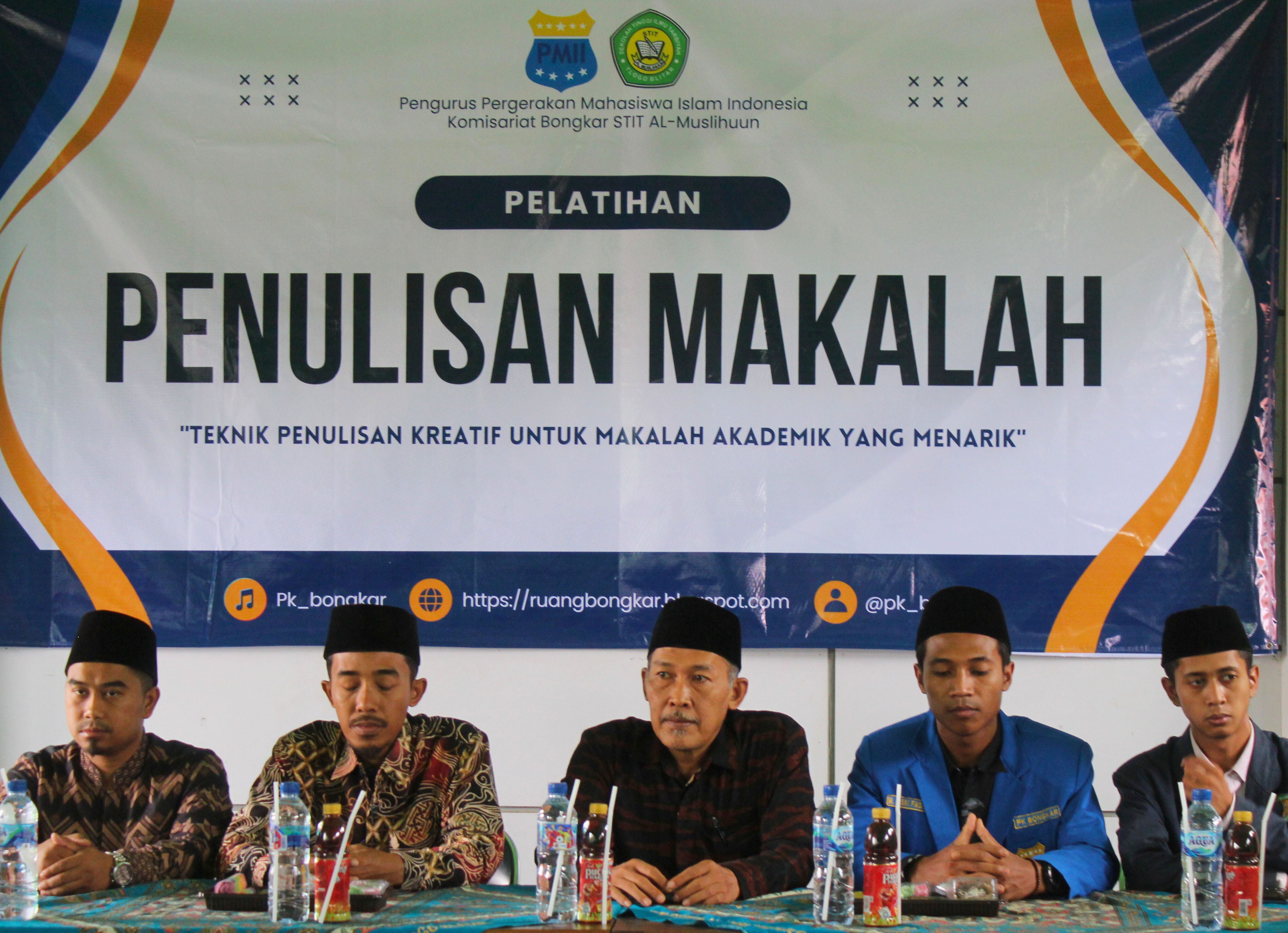 Menulis Makalah: Fondasi Kokoh Menuju Karya Ilmiah Berkualitas